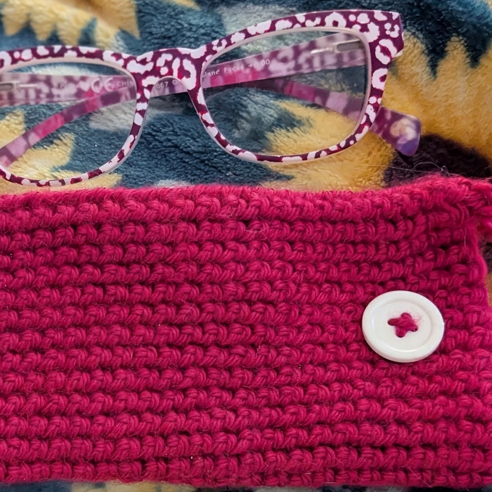 Peepers Glasses with Crochet Case